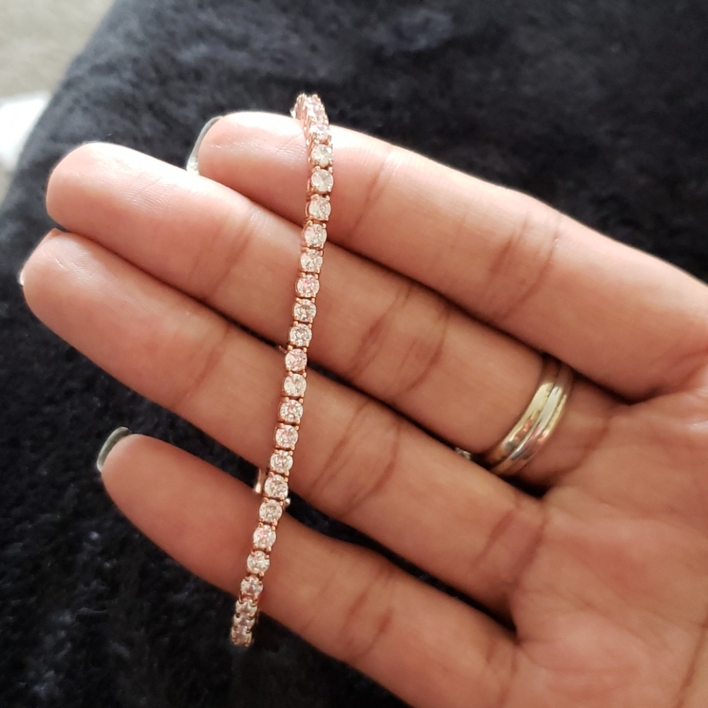 COPY - swarovski

Woman bacelet